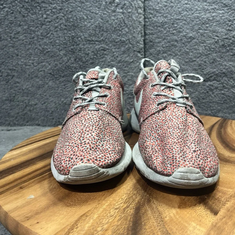 Nike Rosherun Print Women Size‎ 11 Turf Orange Running Comfort Style Sneakers